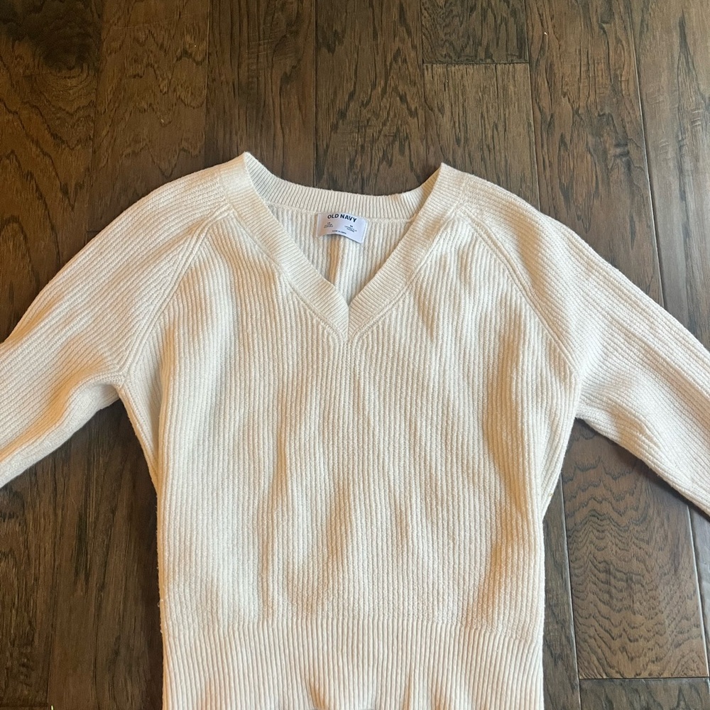 Old Navy Cream V-Neck Sweater